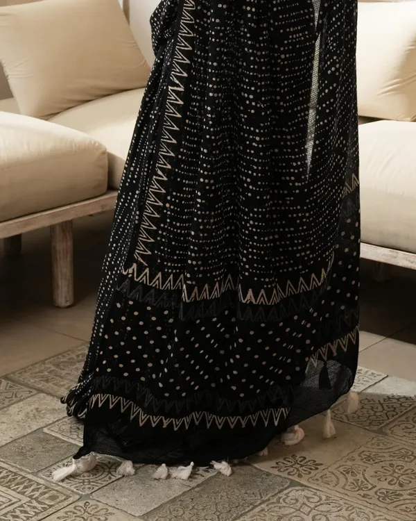 Multicolour_Cotton_Dot_Hblock_Print_Moonga_Saree_With_Tassels_For_Women
